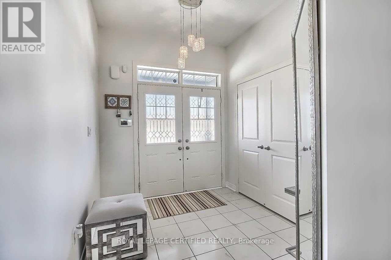 170 Gibson Circle, Bradford West Gwillimbury (Bradford), Ontario  L6B 1H9 - Photo 3 - N14110994