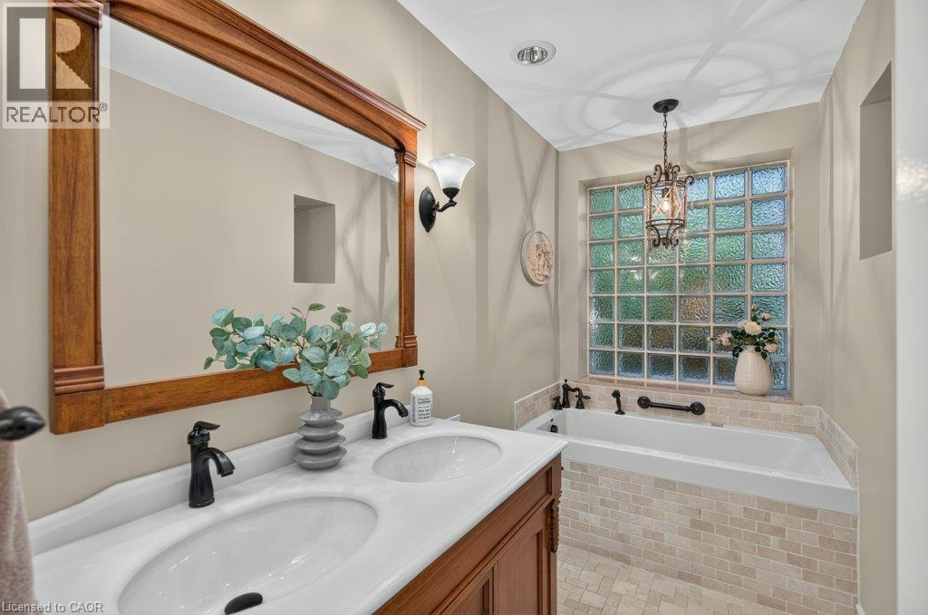 600 Holly Hill Crescent, Burlington, Ontario  L7L 3Z7 - Photo 25 - 40873232