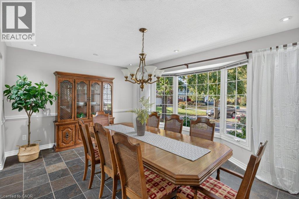 600 Holly Hill Crescent, Burlington, Ontario  L7L 3Z7 - Photo 6 - 40873232