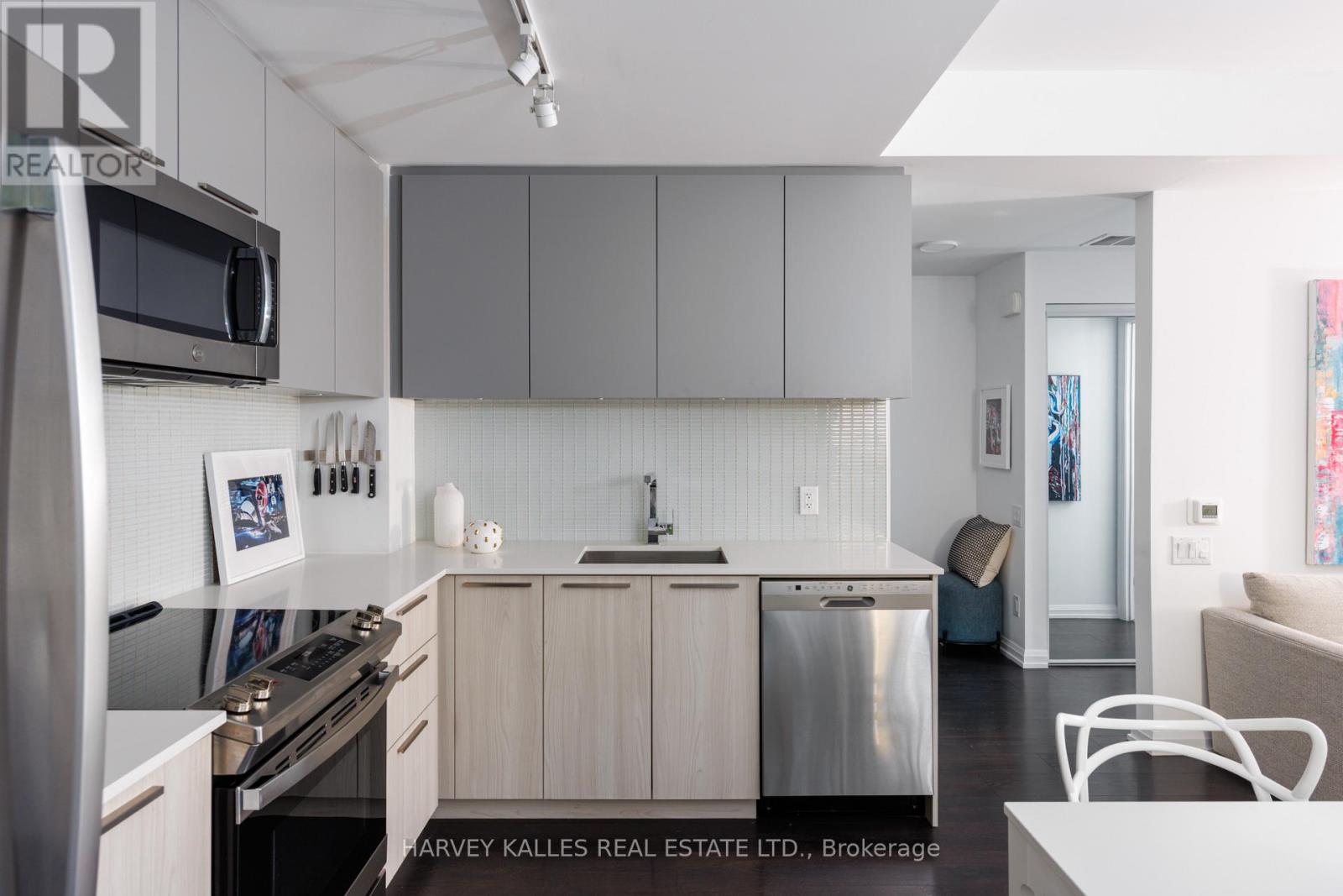 Th49 - 10 Brin Drive, Toronto (Edenbridge-Humber Valley), Ontario  M8X 0B3 - Photo 11 - W14110892
