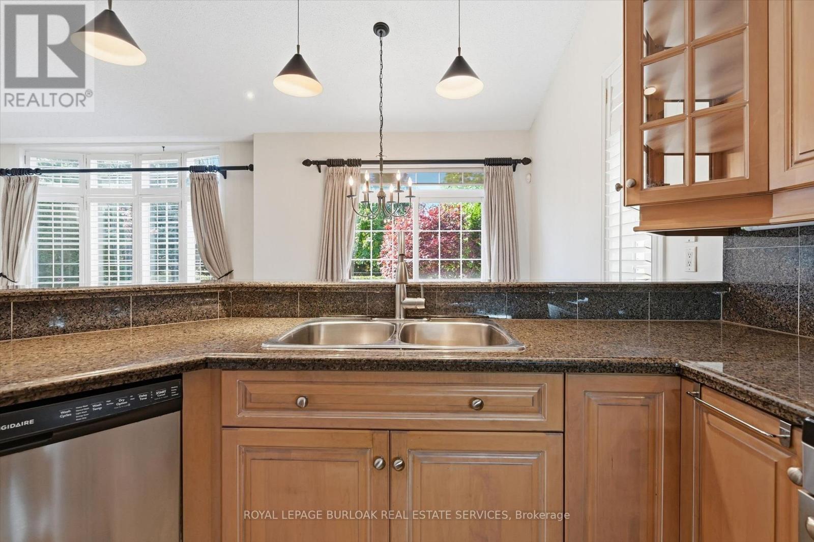 2256 Turnberry Road, Burlington, Ontario  L7M 4S6 - Photo 14 - W14110916