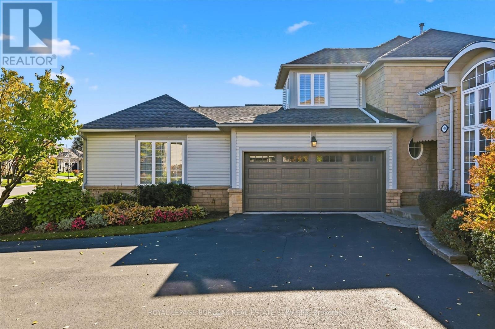 2256 Turnberry Road, Burlington, Ontario  L7M 4S6 - Photo 2 - W14110916