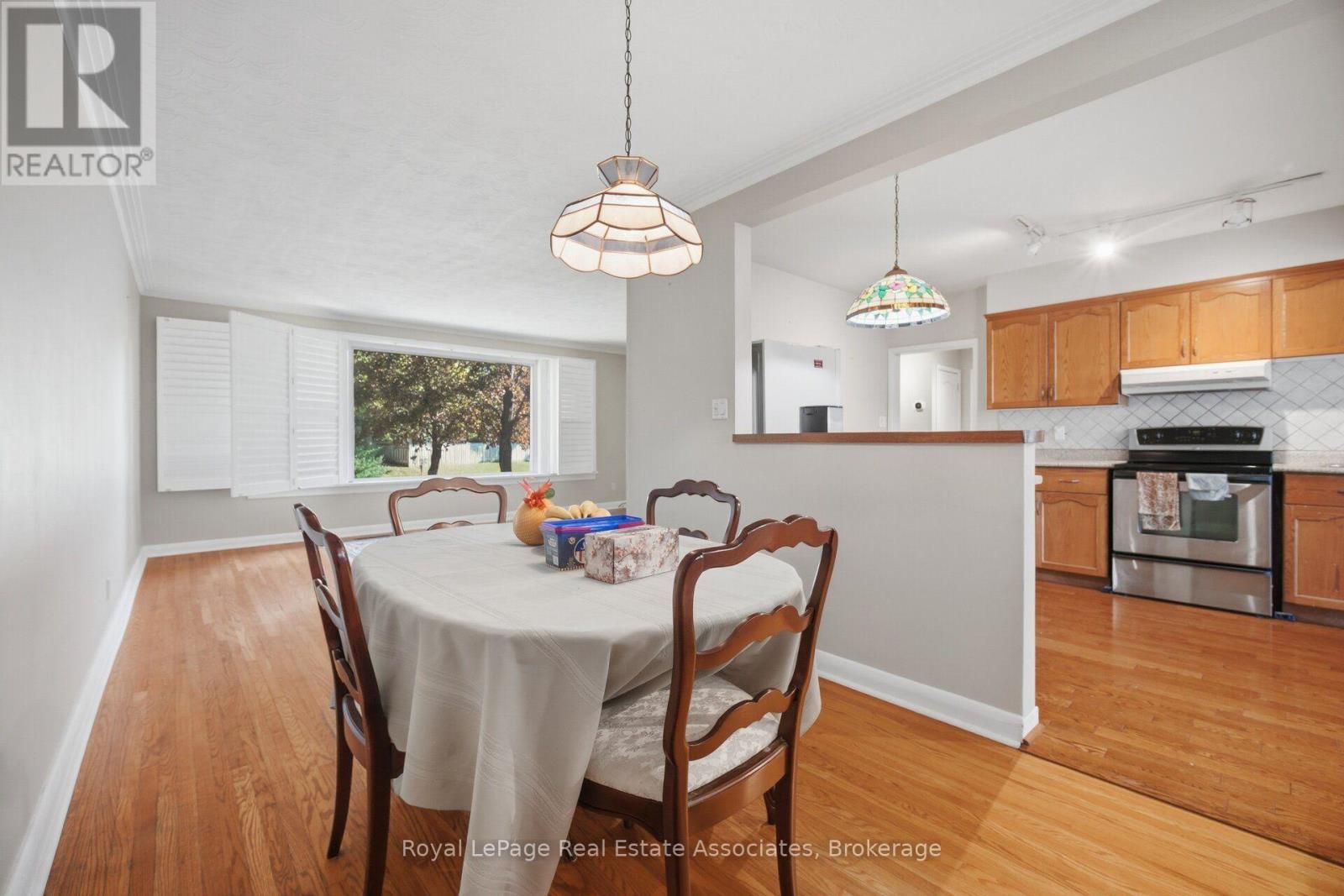 1636 Springwell Avenue, Mississauga (Clarkson), Ontario  L5J 3H9 - Photo 11 - W14110974