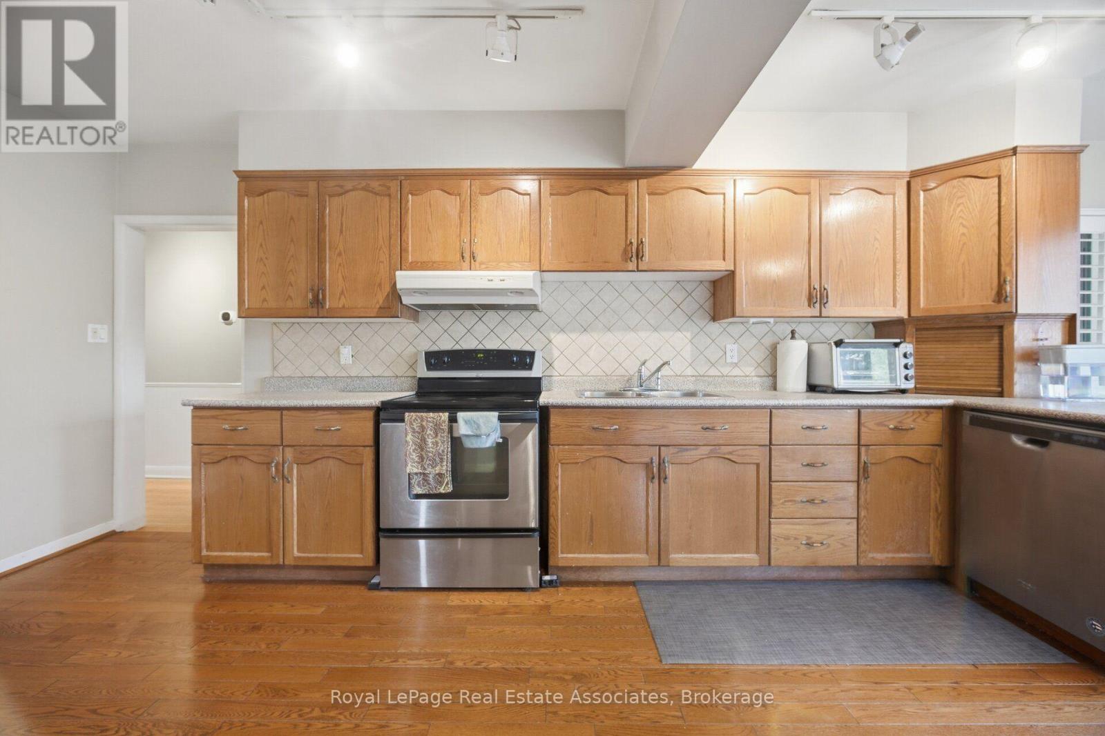 1636 Springwell Avenue, Mississauga (Clarkson), Ontario  L5J 3H9 - Photo 15 - W14110974