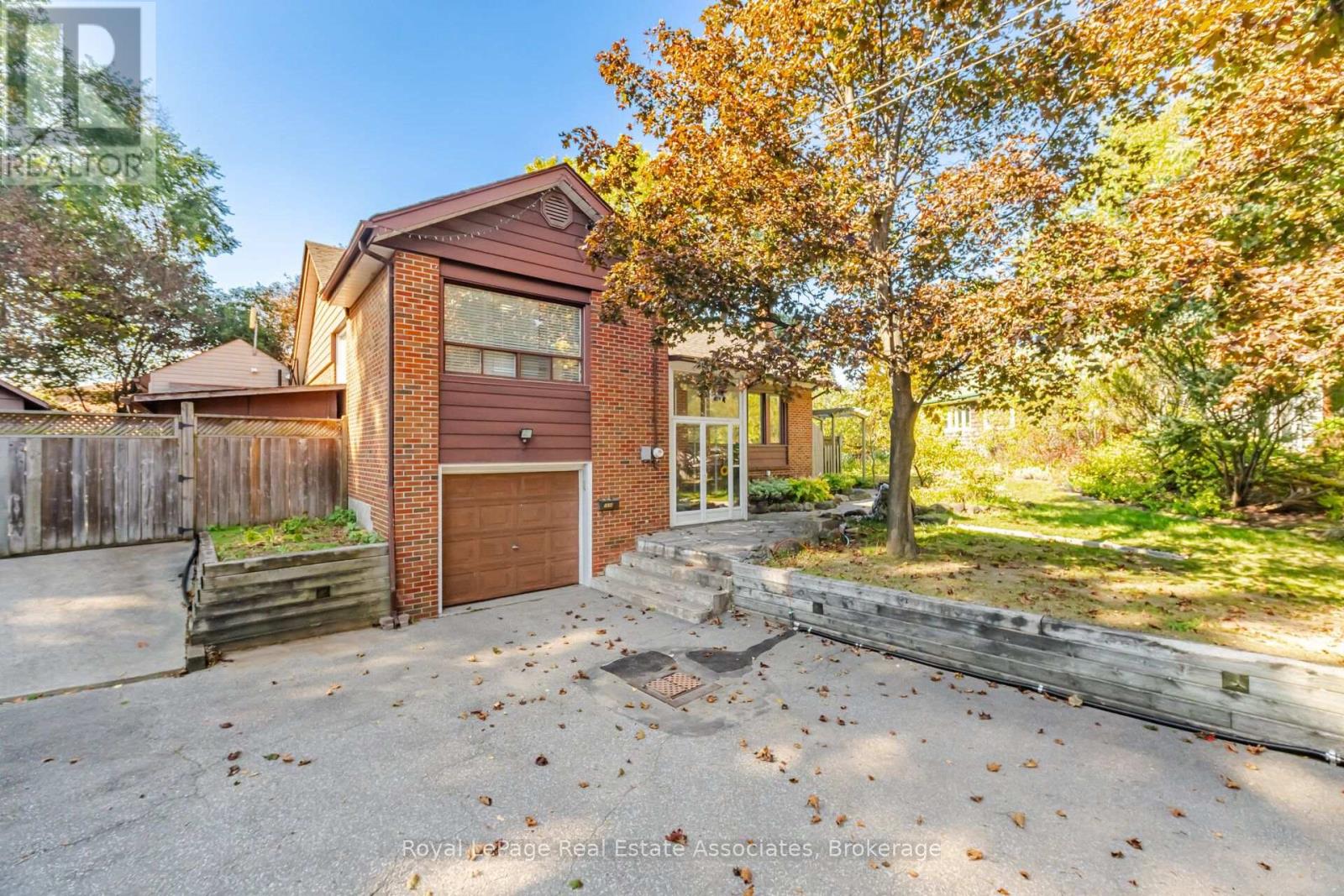 1636 Springwell Avenue, Mississauga (Clarkson), Ontario  L5J 3H9 - Photo 2 - W14110974