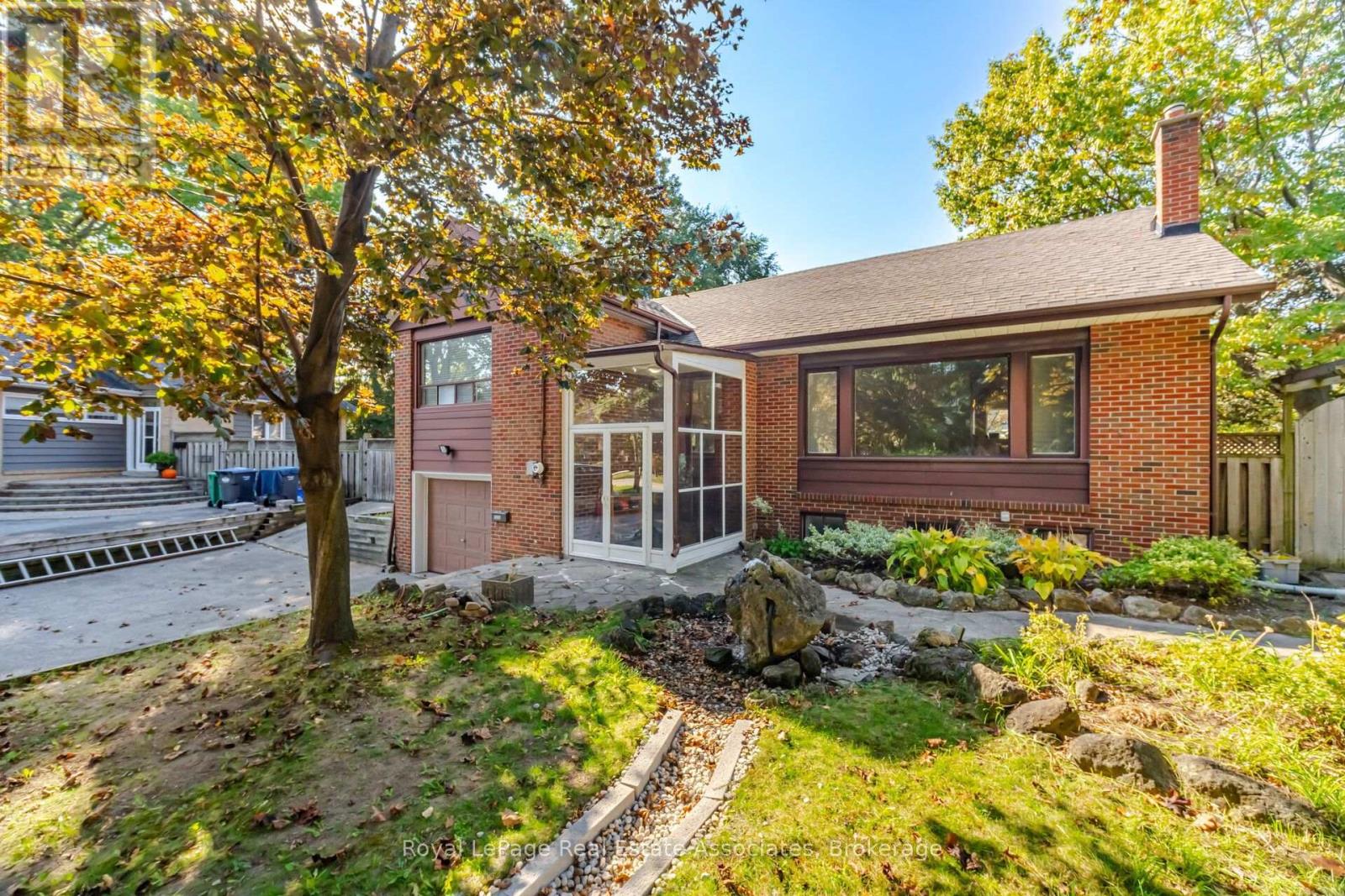 1636 Springwell Avenue, Mississauga (Clarkson), Ontario  L5J 3H9 - Photo 3 - W14110974