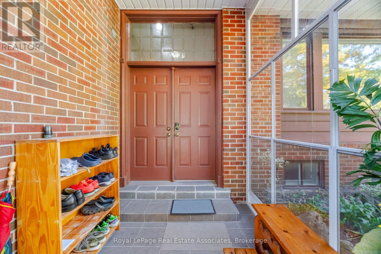 1636 Springwell Avenue, Mississauga (Clarkson), Ontario  L5J 3H9 - Photo 5 - W14110974