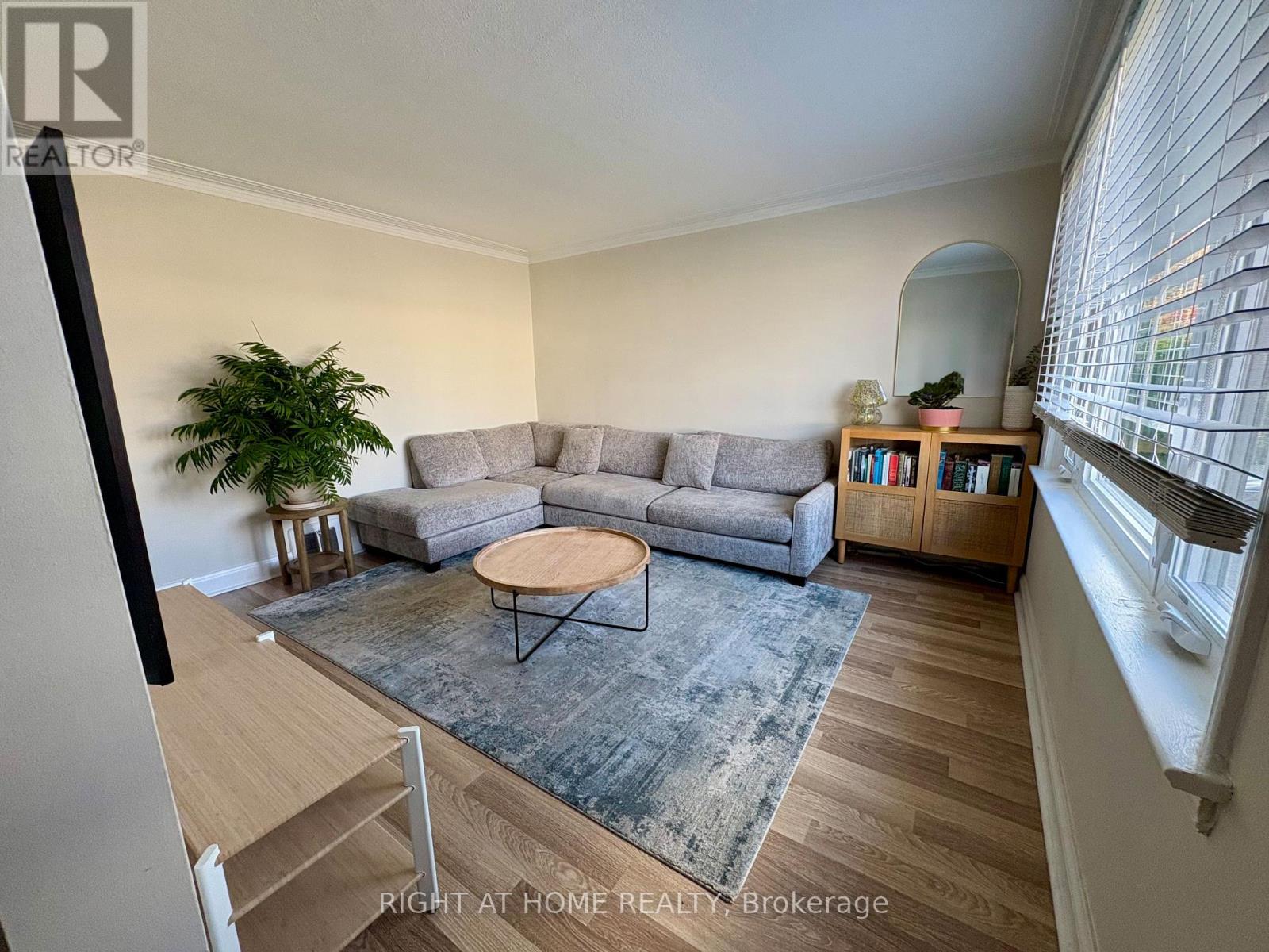 85 Floral Parkway, Toronto, Ontario  M6L 2C3 - Photo 3 - W14110988