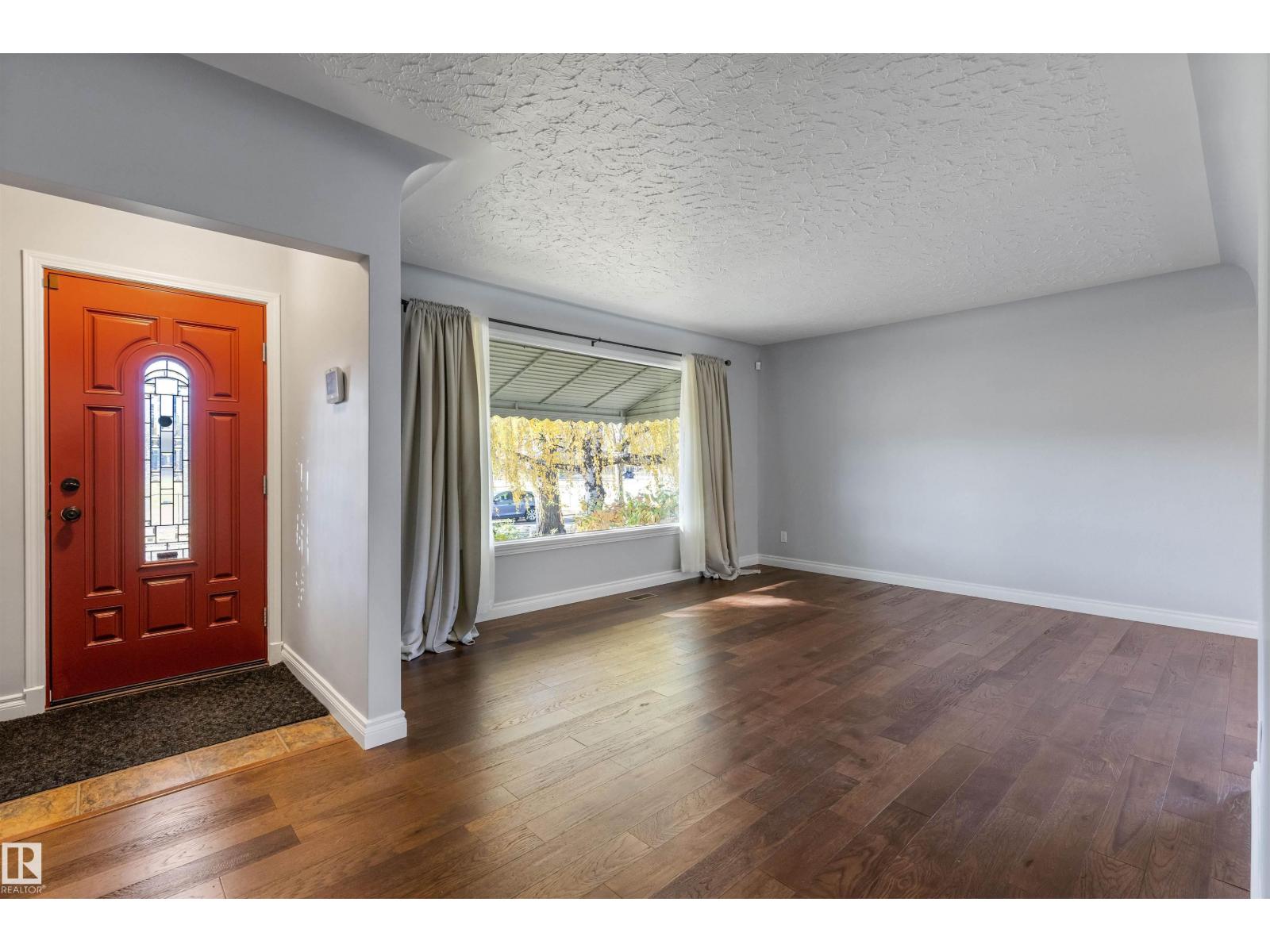 11643 137 St NW, Edmonton, Alberta  T5M 1N8 - Photo 2 - E4514009