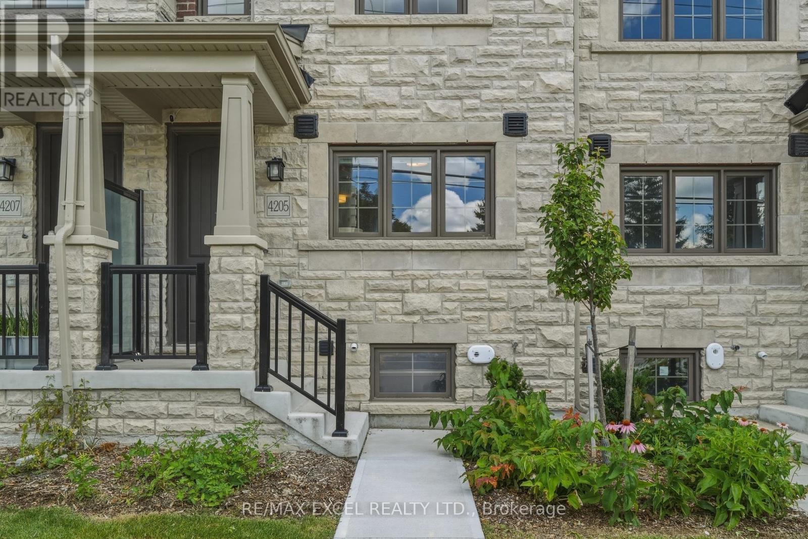 4205 Major Mackenzie Drive E, Markham, Ontario  L6C 3L5 - Photo 2 - N13634182