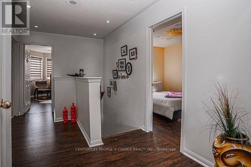 50 Sweetwood Circle W, Brampton, Ontario  L7A 2X7 - Photo 10 - W13884800