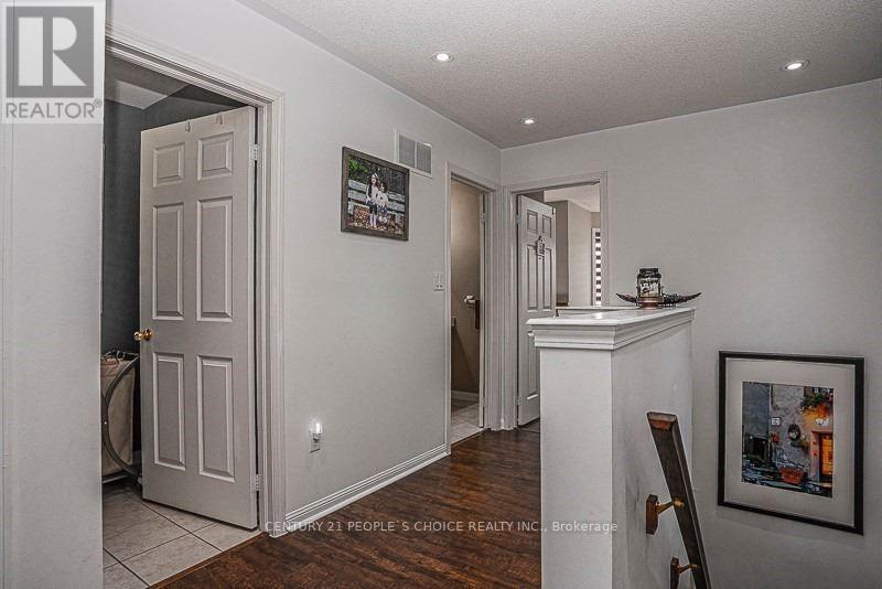 50 Sweetwood Circle W, Brampton, Ontario  L7A 2X7 - Photo 15 - W13884800