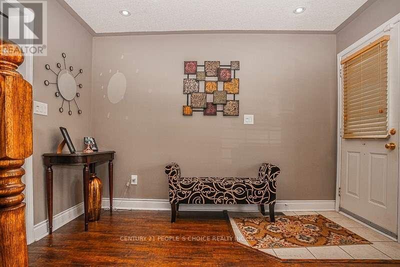 50 Sweetwood Circle W, Brampton, Ontario  L7A 2X7 - Photo 4 - W13884800