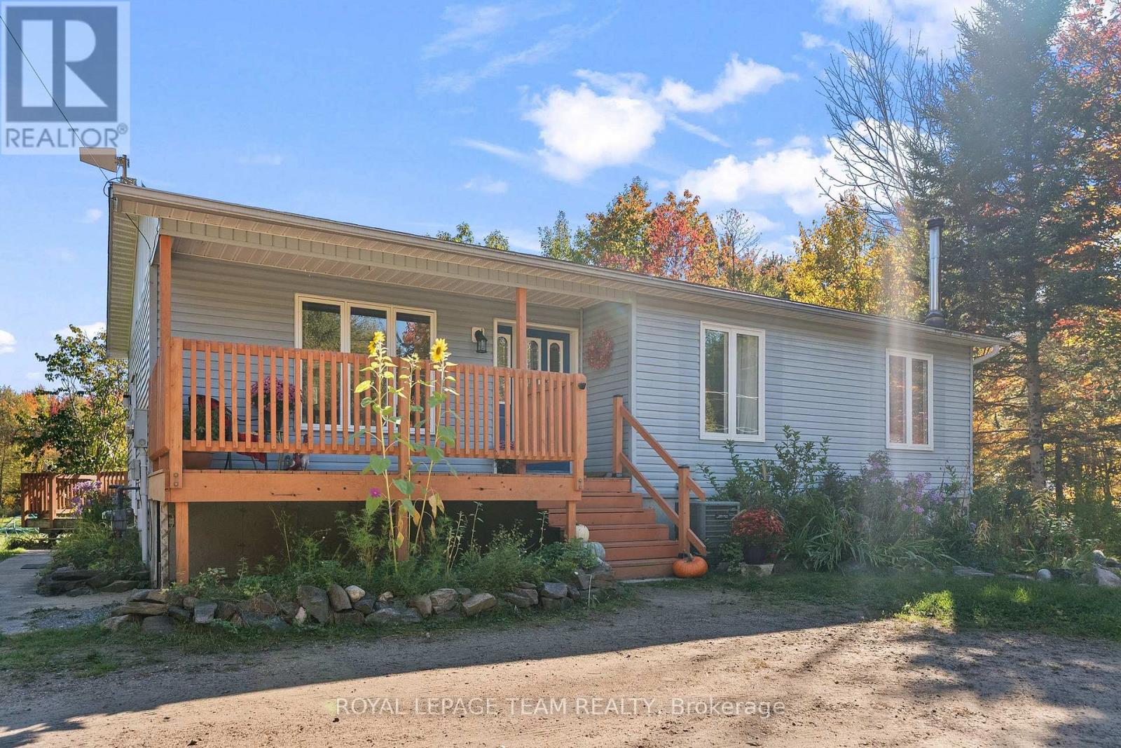 484 WYLIE ROAD, Laurentian Hills, Ontario