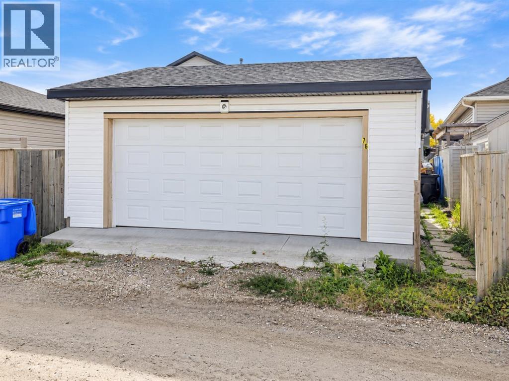 76 Martinbrook Link NE, Calgary, Alberta  T3J 3N9 - Photo 19 - A2352181