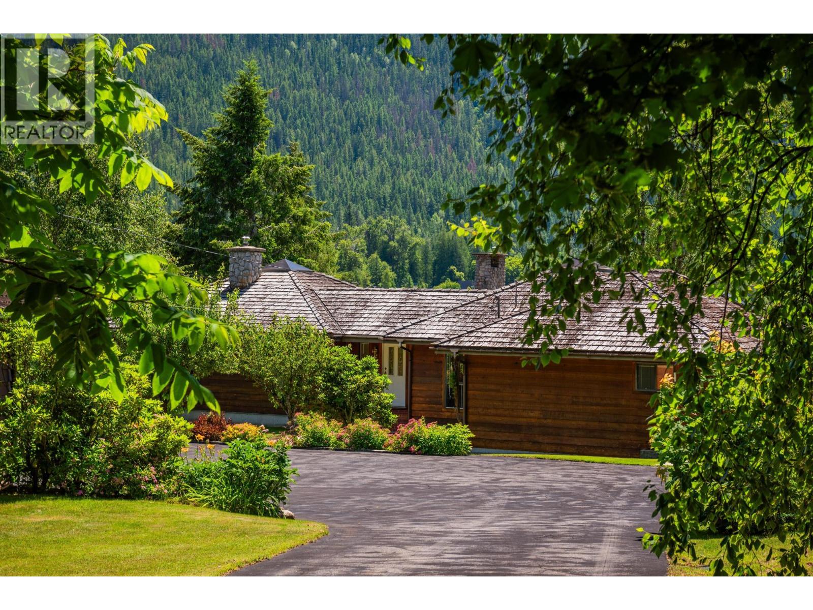 3918 Macgregor West Road, Nelson, British Columbia V1L 6M8 - Photo 18 - 10404324