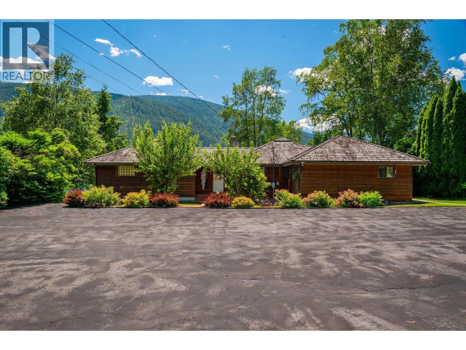3918 Macgregor West Road, Nelson, British Columbia V1L 6M8 - Photo 21 - 10404324