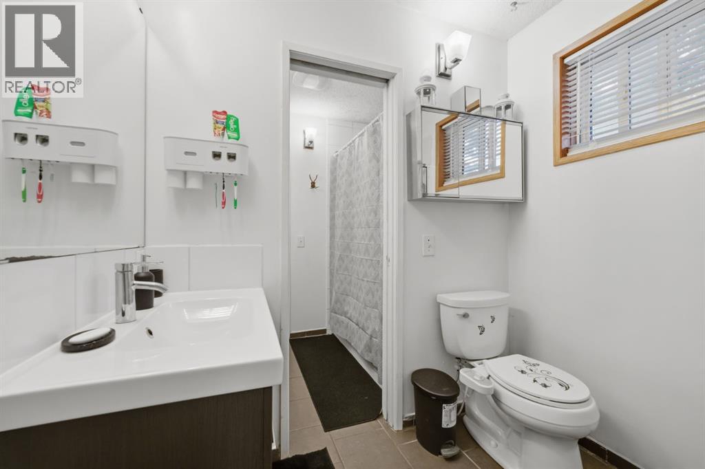 240 Shawinigan Drive Sw, Calgary, Alberta  T2Y 3B4 - Photo 21 - A2337791