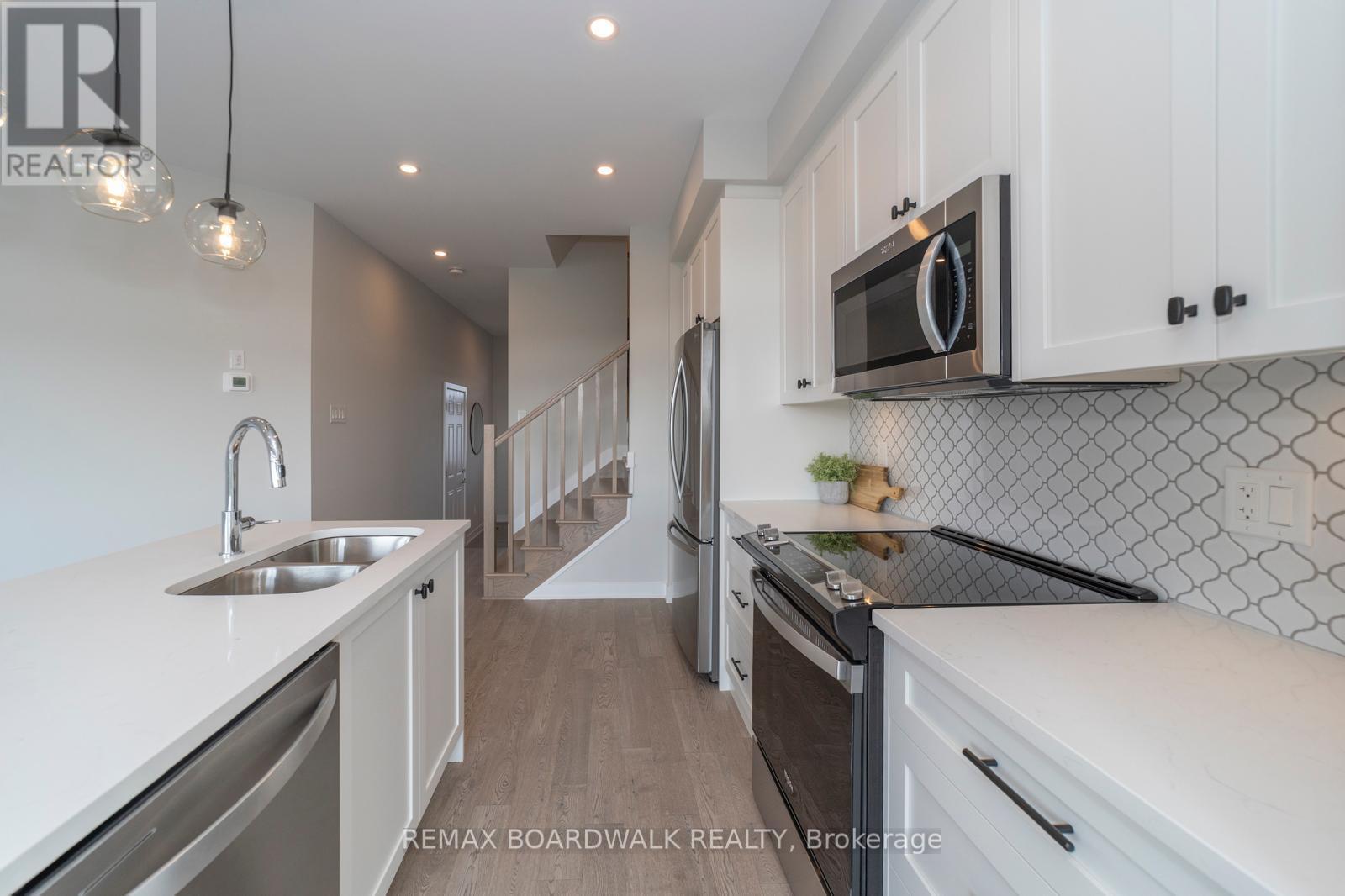 128 Main Halyard Lane, Ottawa, Ontario  K2J 7B6 - Photo 3 - X14111040