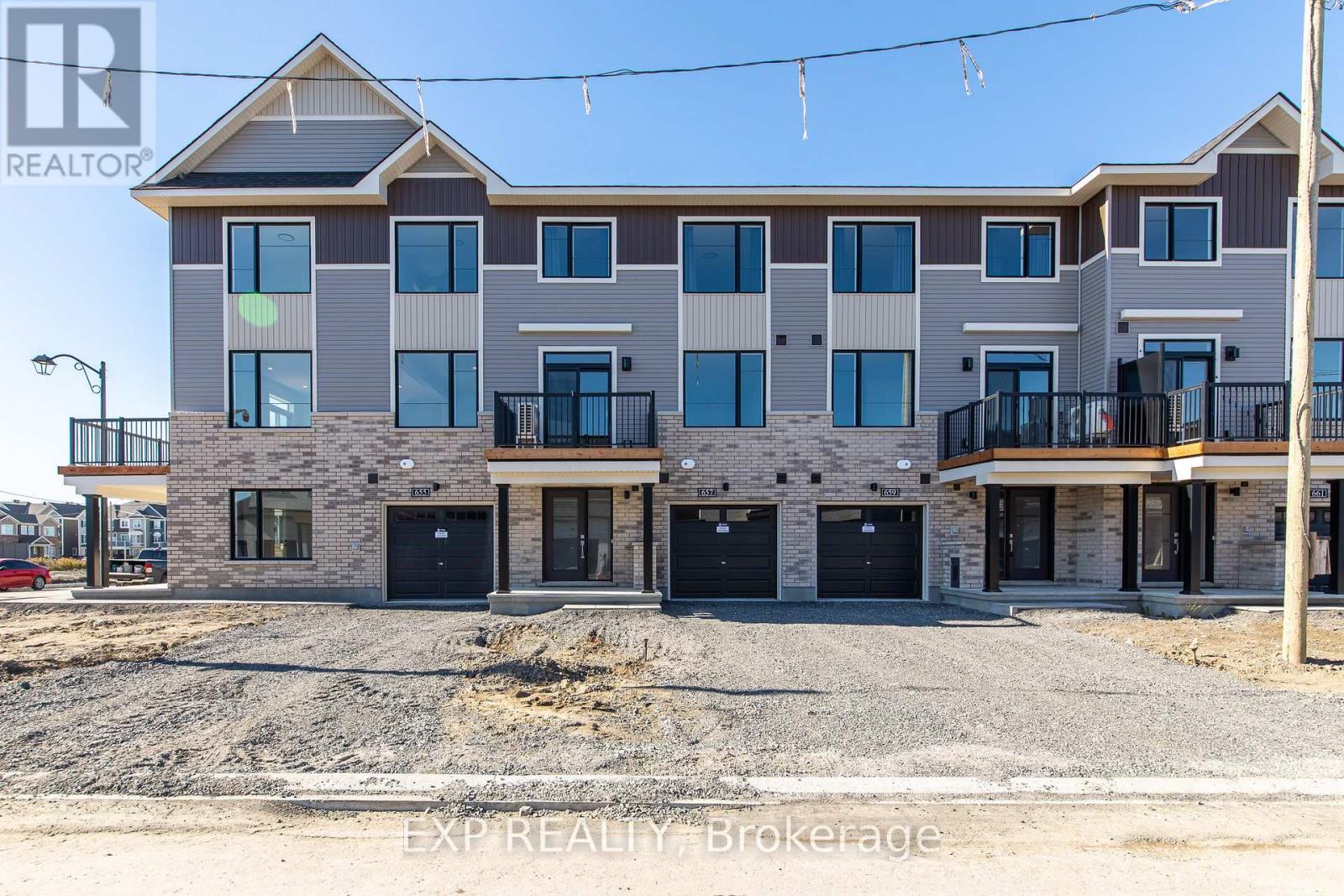 657 Moonglade Crescent, Ottawa, Ontario  K2J 7N2 - Photo 2 - X14111110
