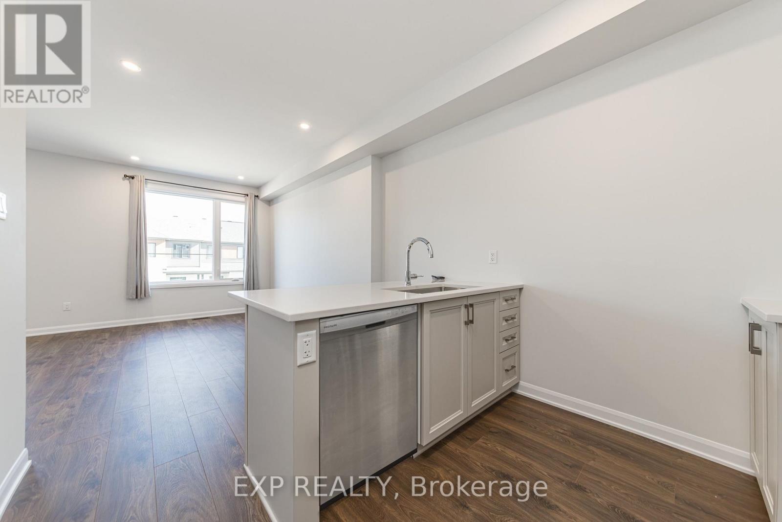 659 MOONGLADE CRESCENT