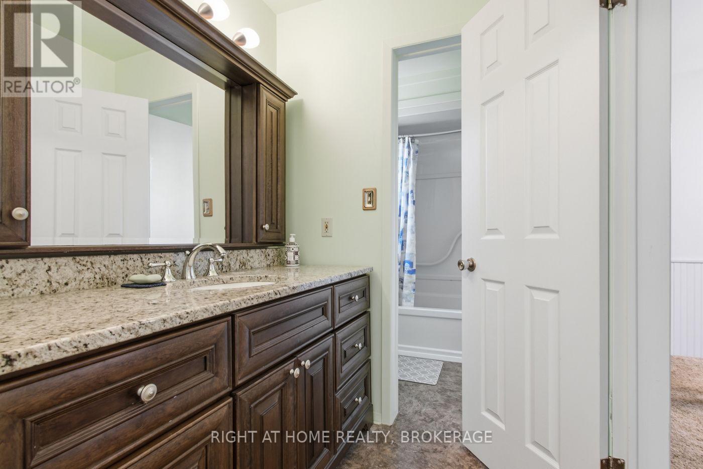 7060 Garner Road, Niagara Falls, Ontario  L2E 6S4 - Photo 16 - X14111046