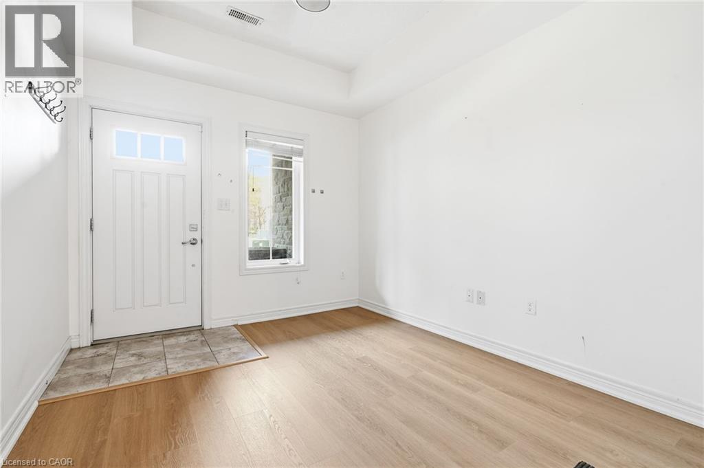 362 Plains Road E Unit# 10, Burlington, Ontario  L7T 0A4 - Photo 3 - 40873617