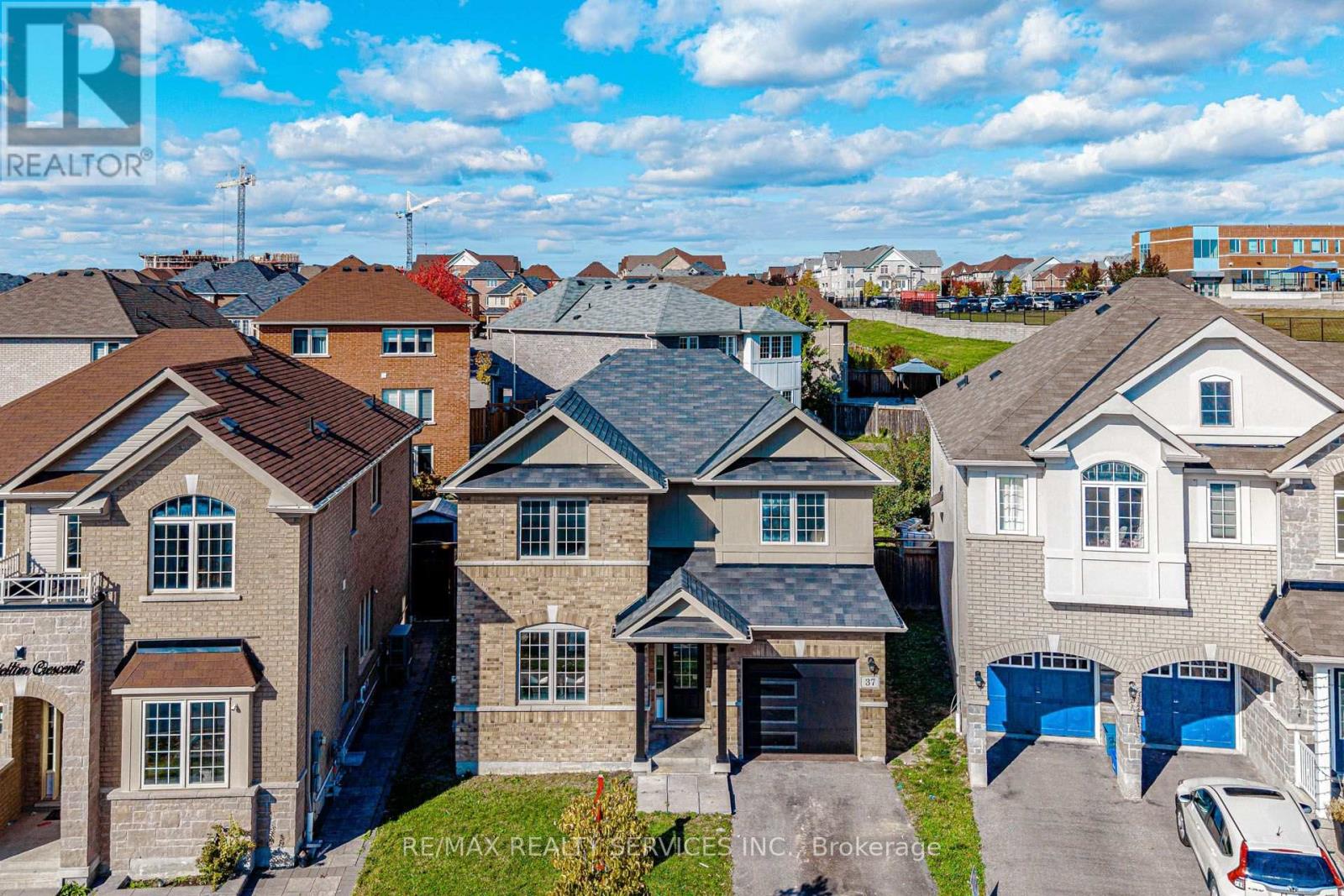 37 Skelton Crescent, Ajax (Central East), Ontario  L1Z 1R4 - Photo 3 - E14111292