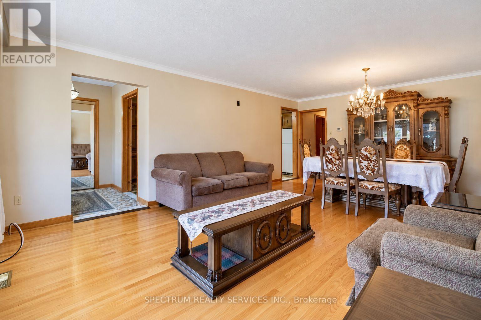 42 Berkham Road, Toronto, Ontario  M1H 2T4 - Photo 4 - E14108866