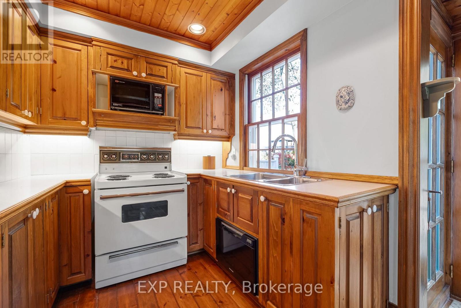 9 Turner Street, Georgina, Ontario  L4P 3C8 - Photo 12 - N14111130