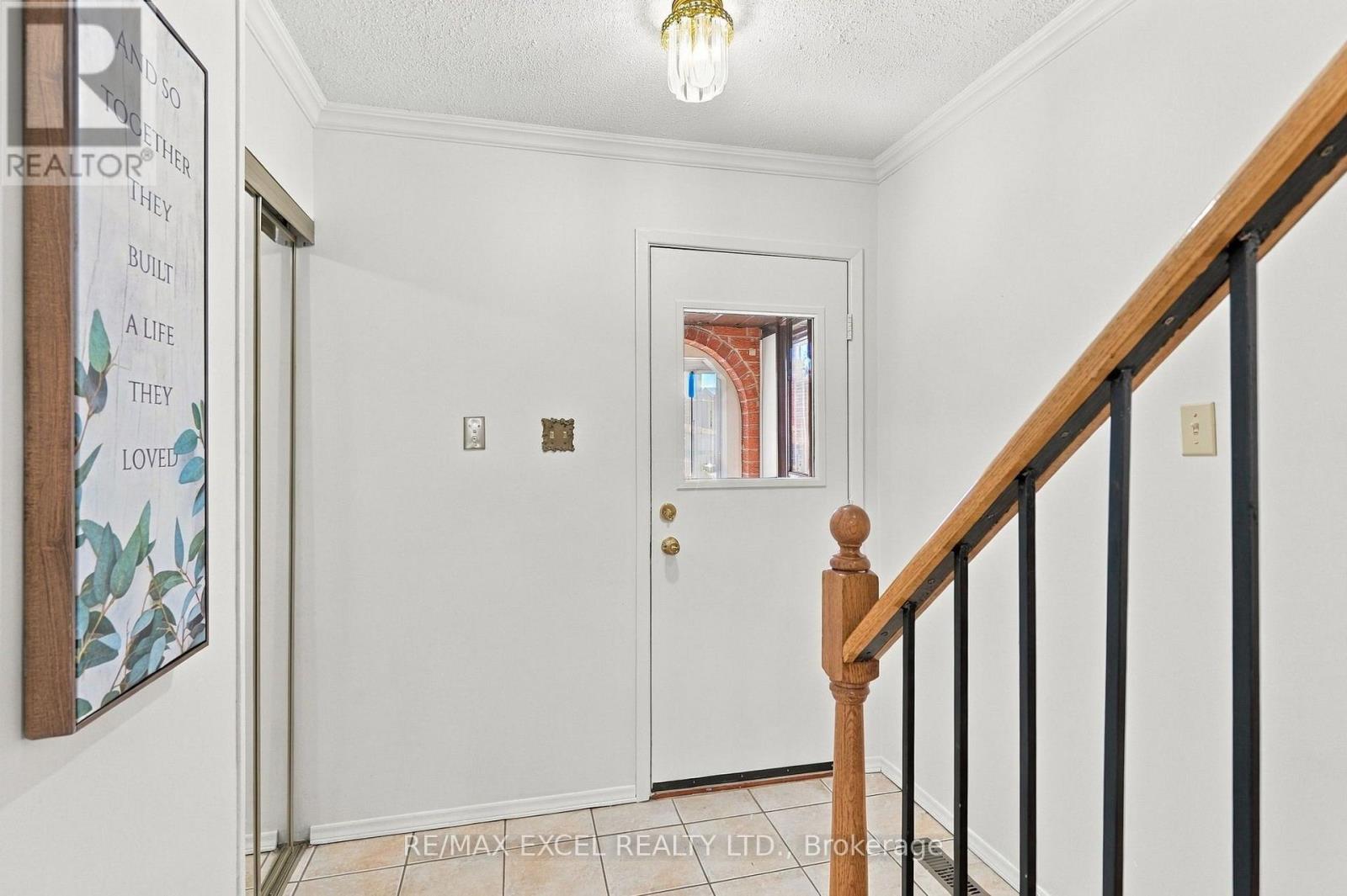 97 Tangmere Crescent, Markham, Ontario  L3R 6Y7 - Photo 4 - N14111134