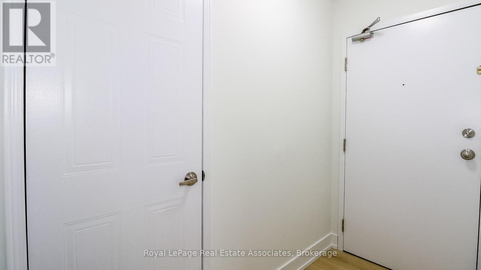 11 - 94 Sanford Street, Barrie, Ontario  L4N 3C5 - Photo 3 - S14111232