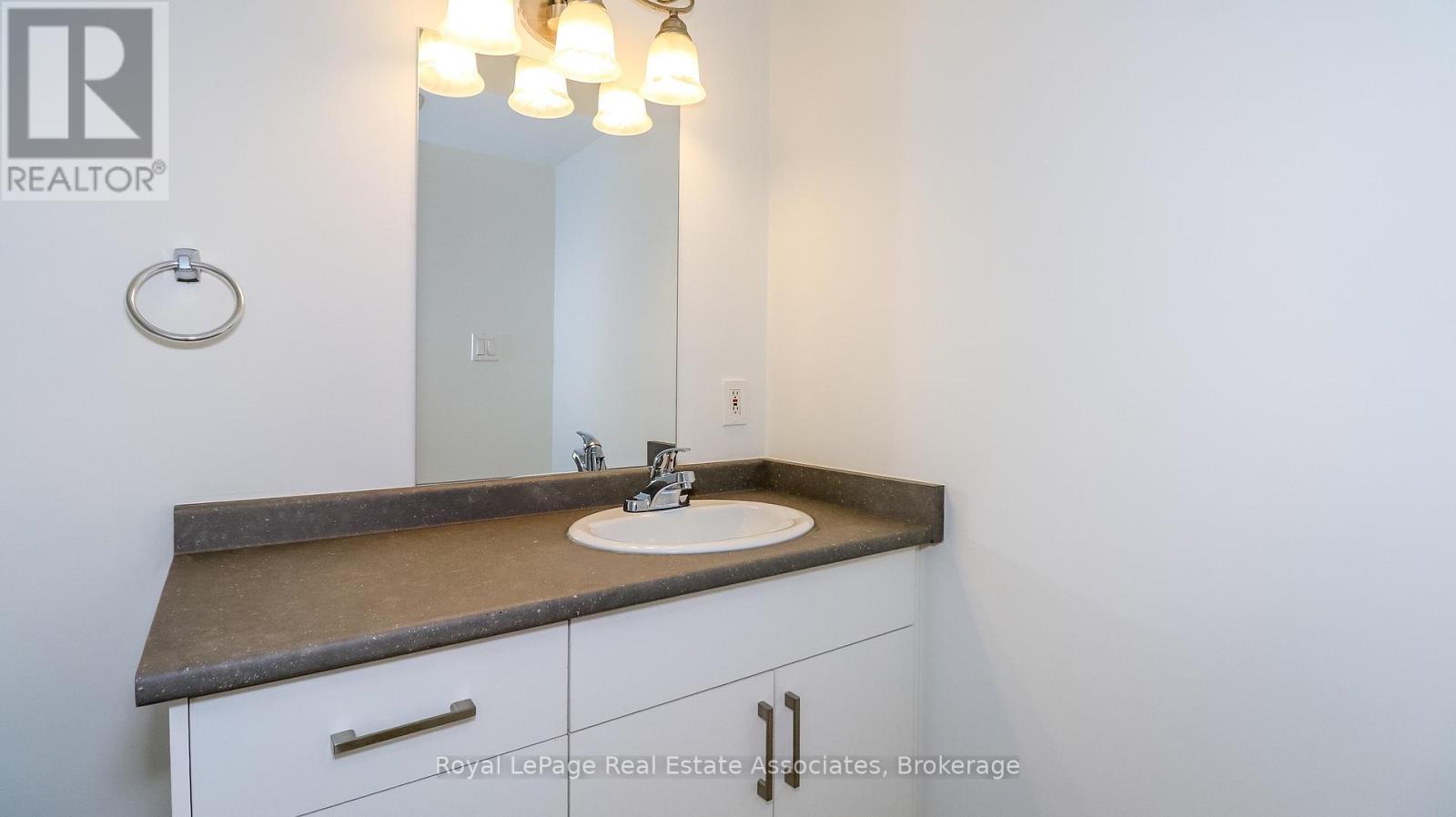 11 - 94 Sanford Street, Barrie, Ontario  L4N 3C5 - Photo 4 - S14111232