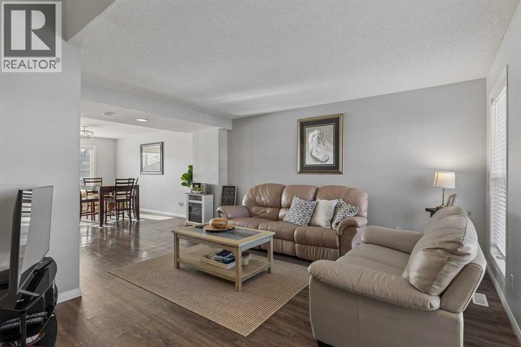 140 Prestwick Villas Se, Calgary, Alberta  T2Z 4S3 - Photo 3 - A2353839