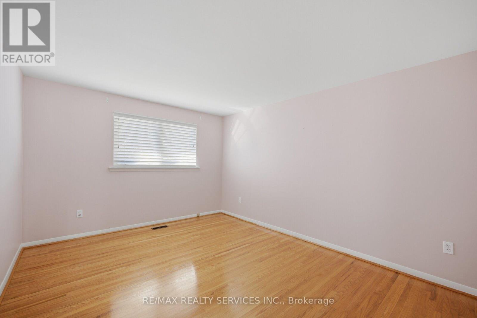 5 Drake Boulevard, Brampton (Southgate), Ontario  L6T 3K7 - Photo 10 - W14111144