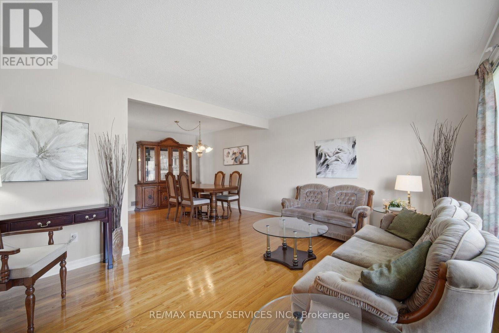 5 Drake Boulevard, Brampton (Southgate), Ontario  L6T 3K7 - Photo 3 - W14111144