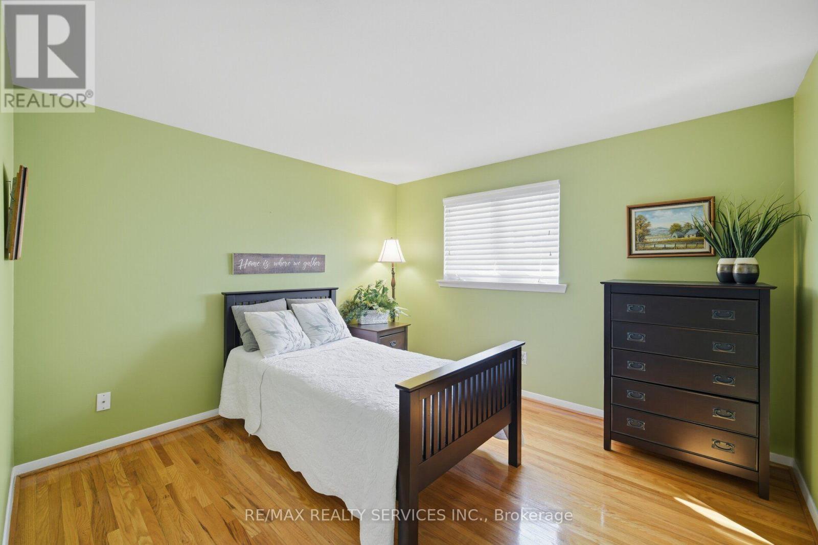 5 Drake Boulevard, Brampton (Southgate), Ontario  L6T 3K7 - Photo 8 - W14111144