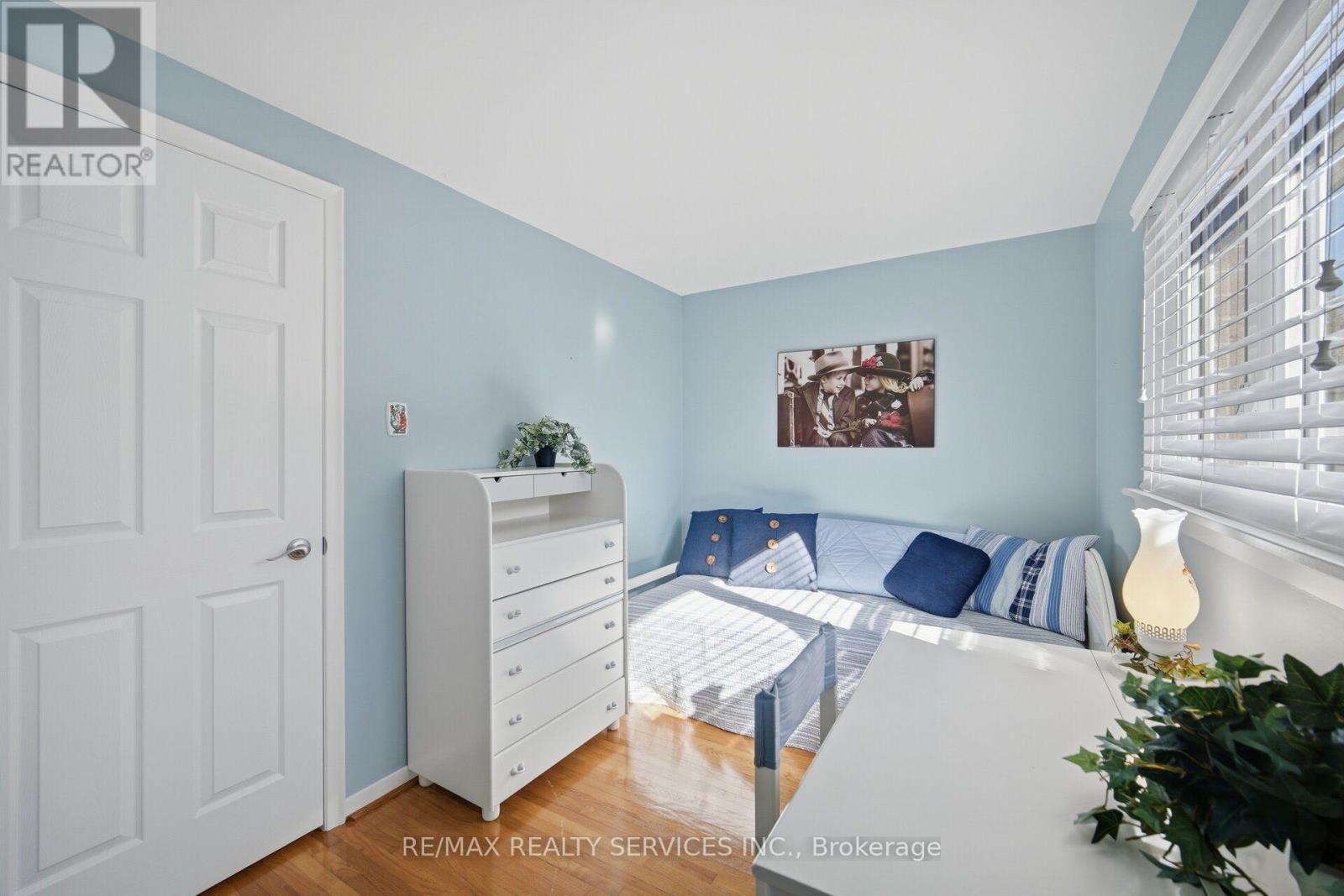 5 Drake Boulevard, Brampton (Southgate), Ontario  L6T 3K7 - Photo 9 - W14111144