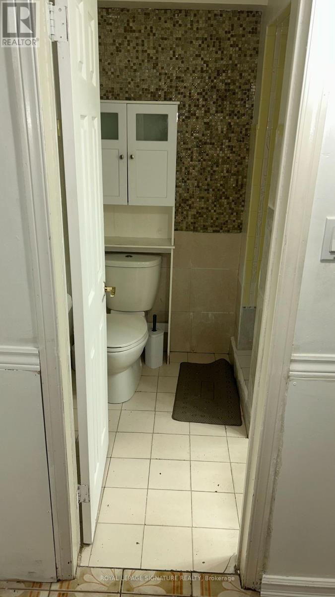 138 Duncanwoods Drive, Toronto (Humber Summit), Ontario  M9L 2E1 - Photo 2 - W14111164