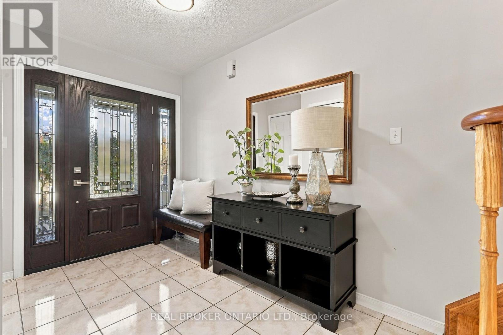 20 Kendra Court, Brampton (Snelgrove), Ontario  L7A 1L8 - Photo 3 - W14111176