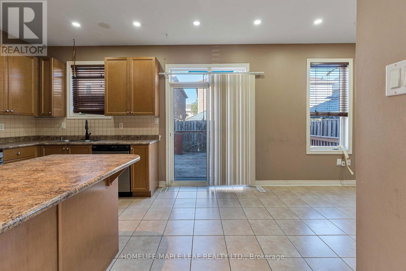 28 Vincent Street, Brampton, Ontario  L6R 0G8 - Photo 13 - W14111206