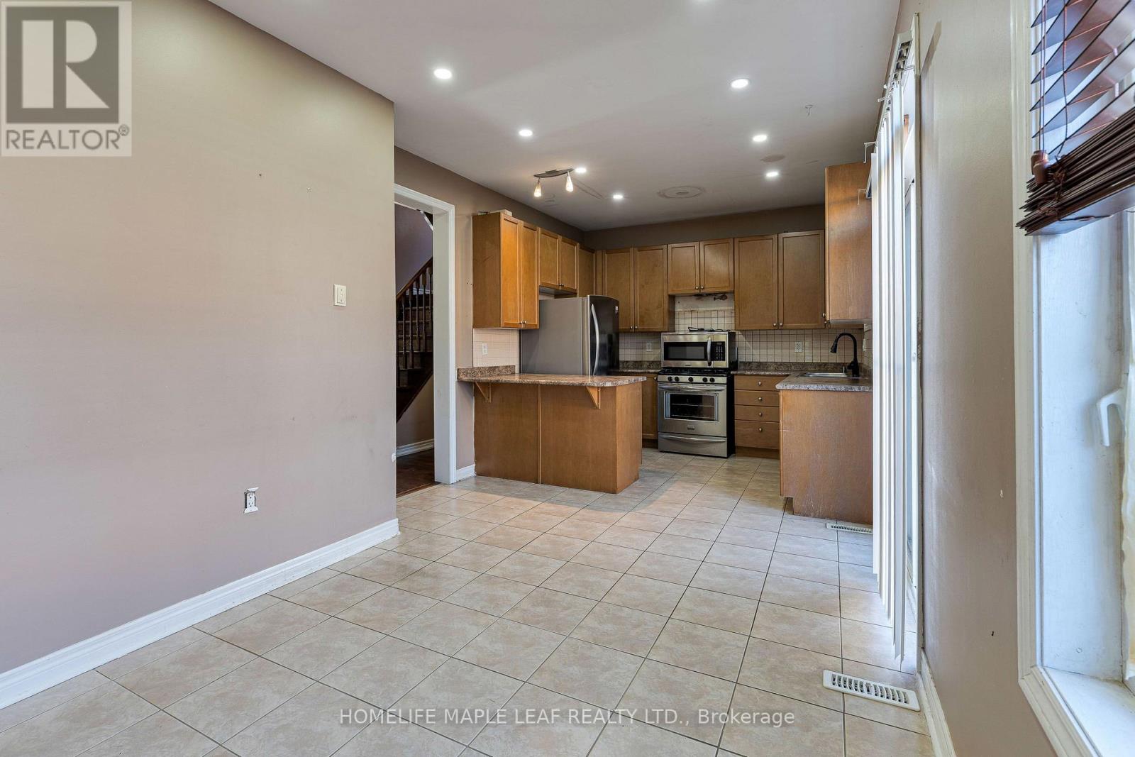 28 Vincent Street, Brampton, Ontario  L6R 0G8 - Photo 15 - W14111206
