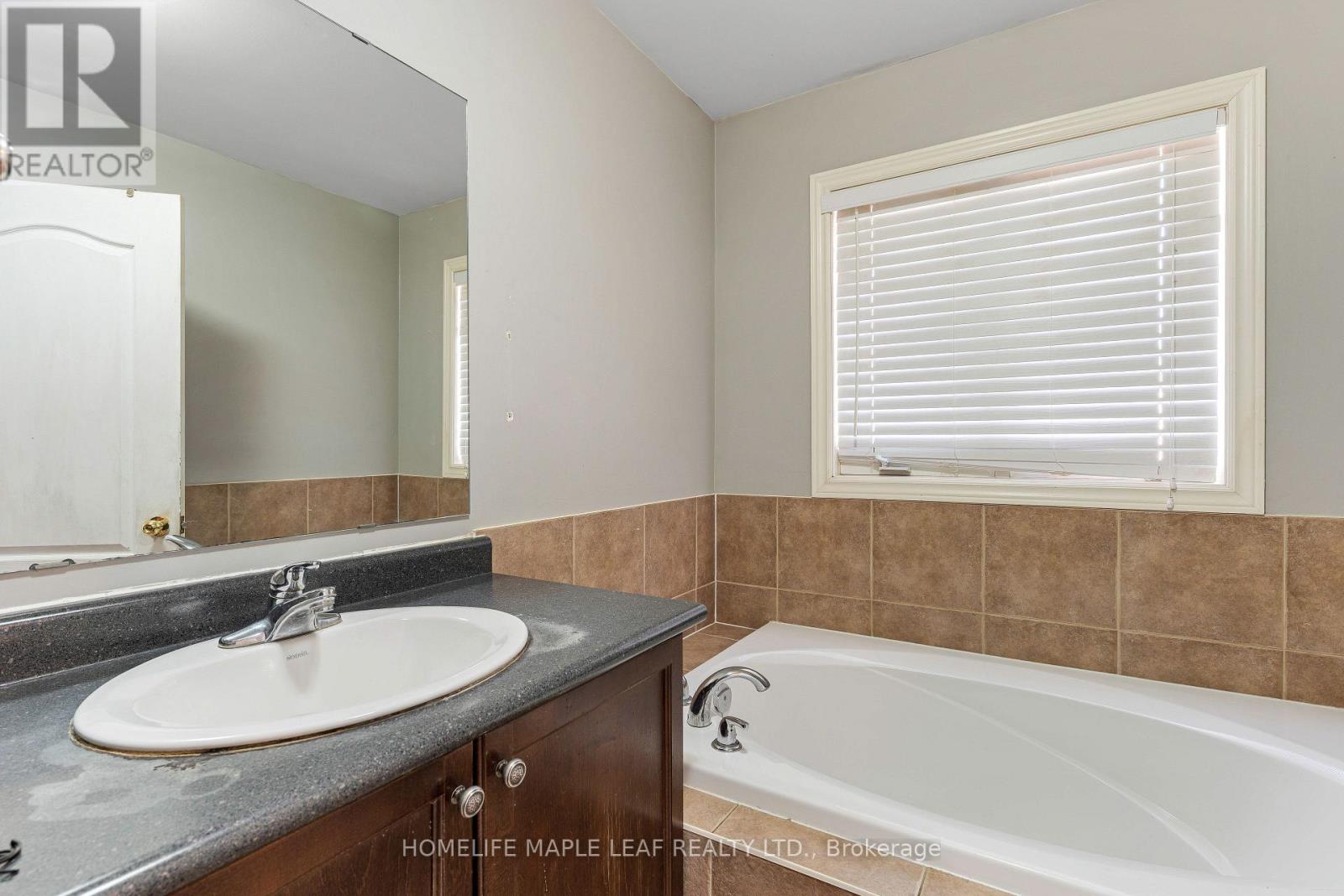 28 Vincent Street, Brampton, Ontario  L6R 0G8 - Photo 25 - W14111206