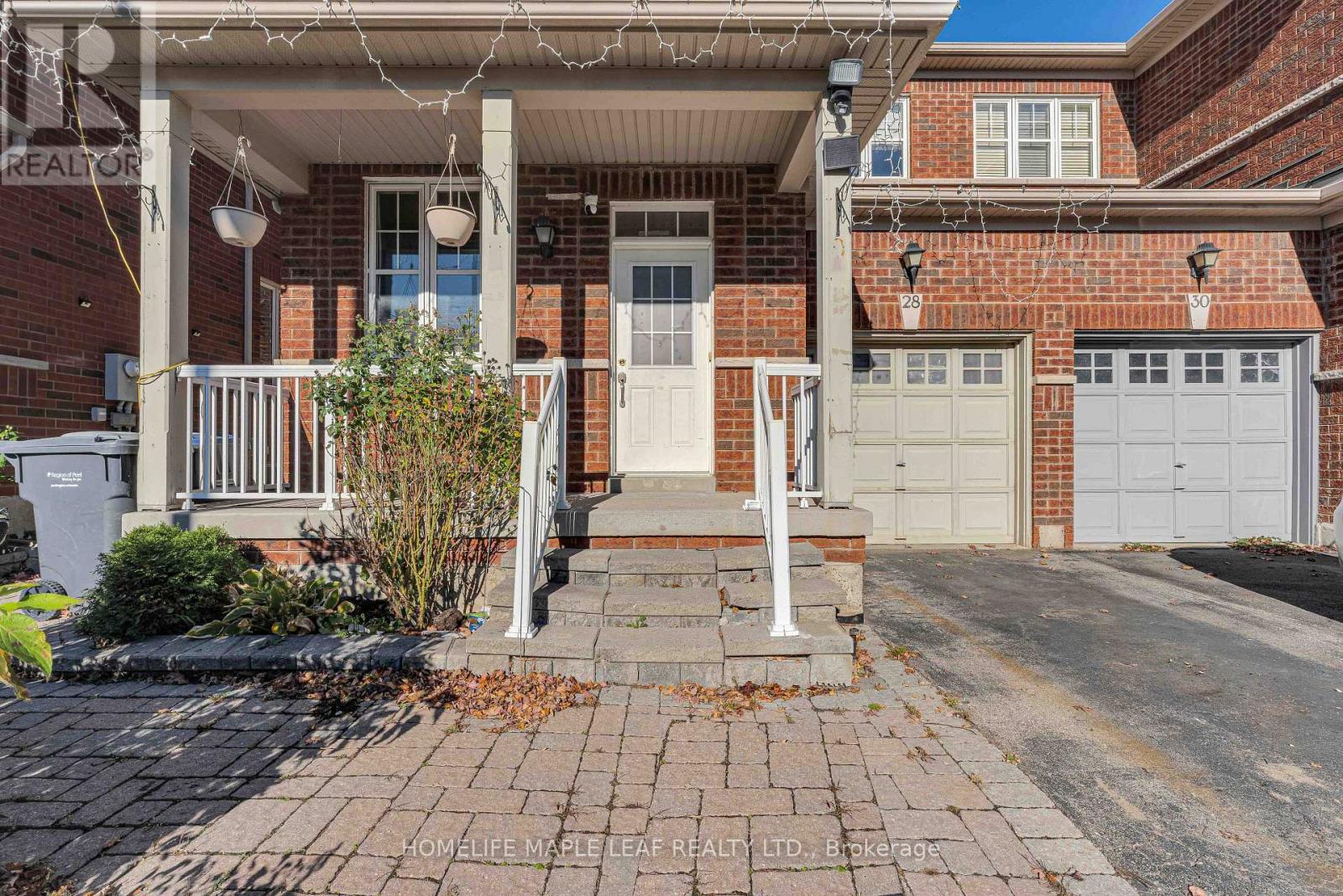 28 Vincent Street, Brampton, Ontario  L6R 0G8 - Photo 4 - W14111206