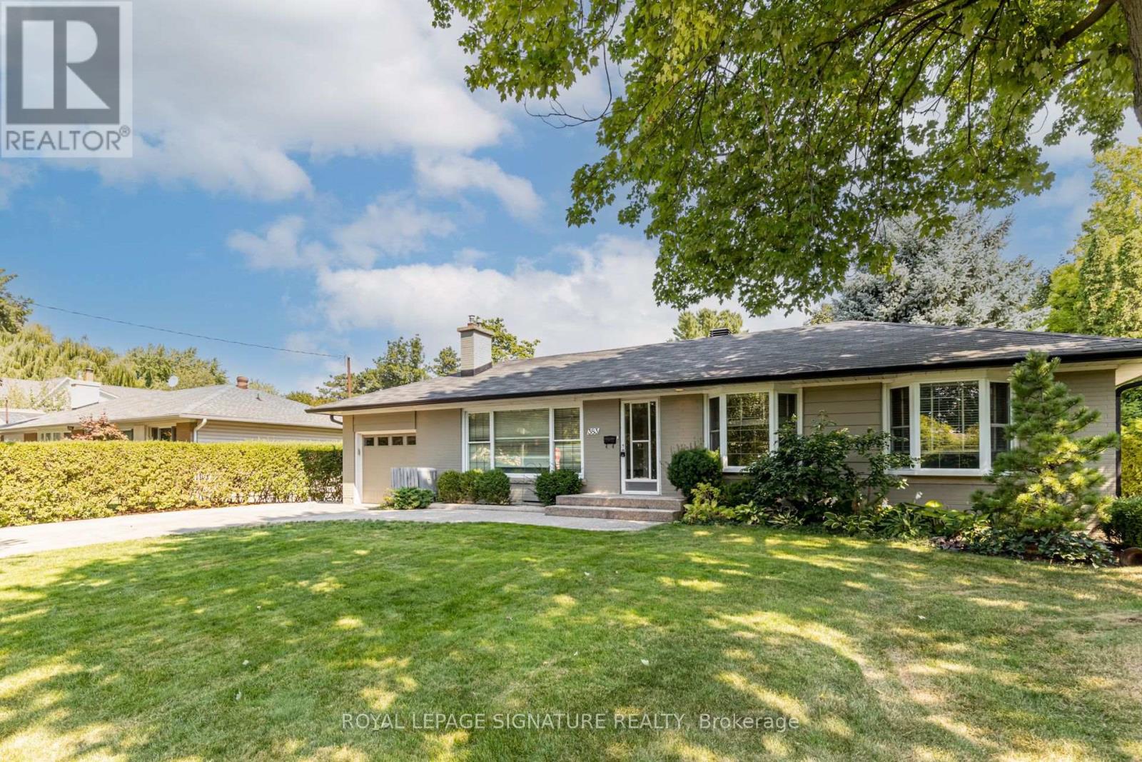 383 Maplehurst Avenue, Oakville, Ontario  L6L 4Y3 - Photo 3 - W14111246