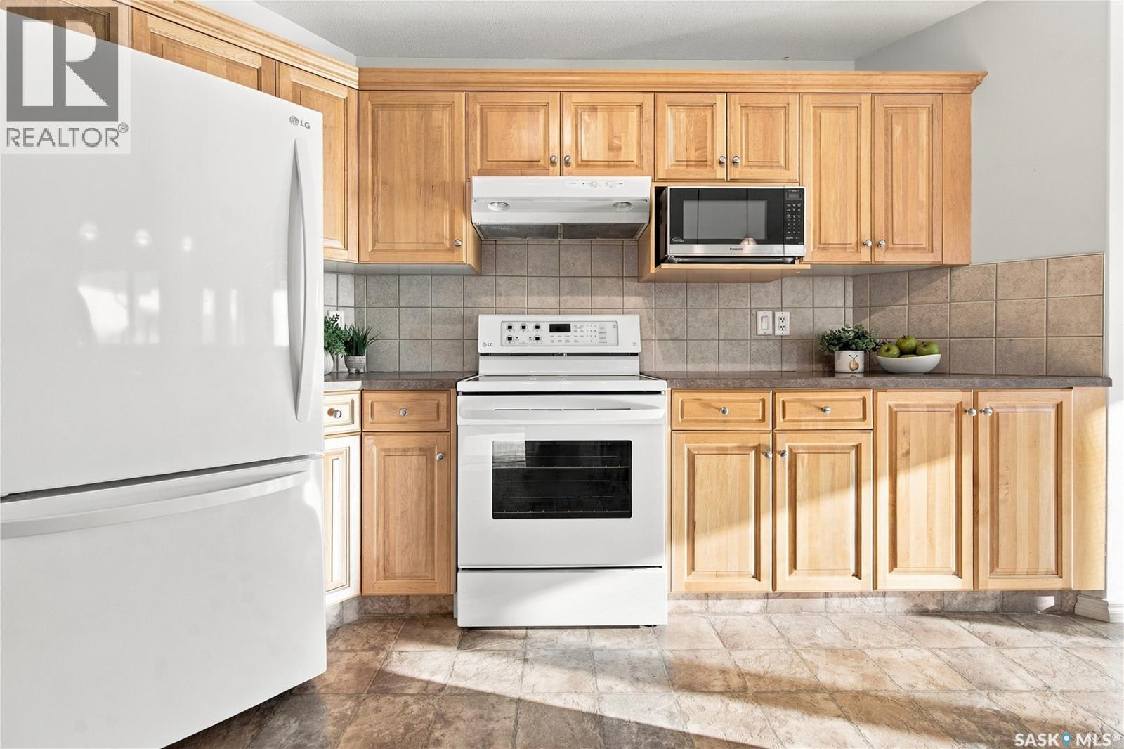3144 Randall Road E, Regina, Saskatchewan  S4V 2Y9 - Photo 3 - SK051812