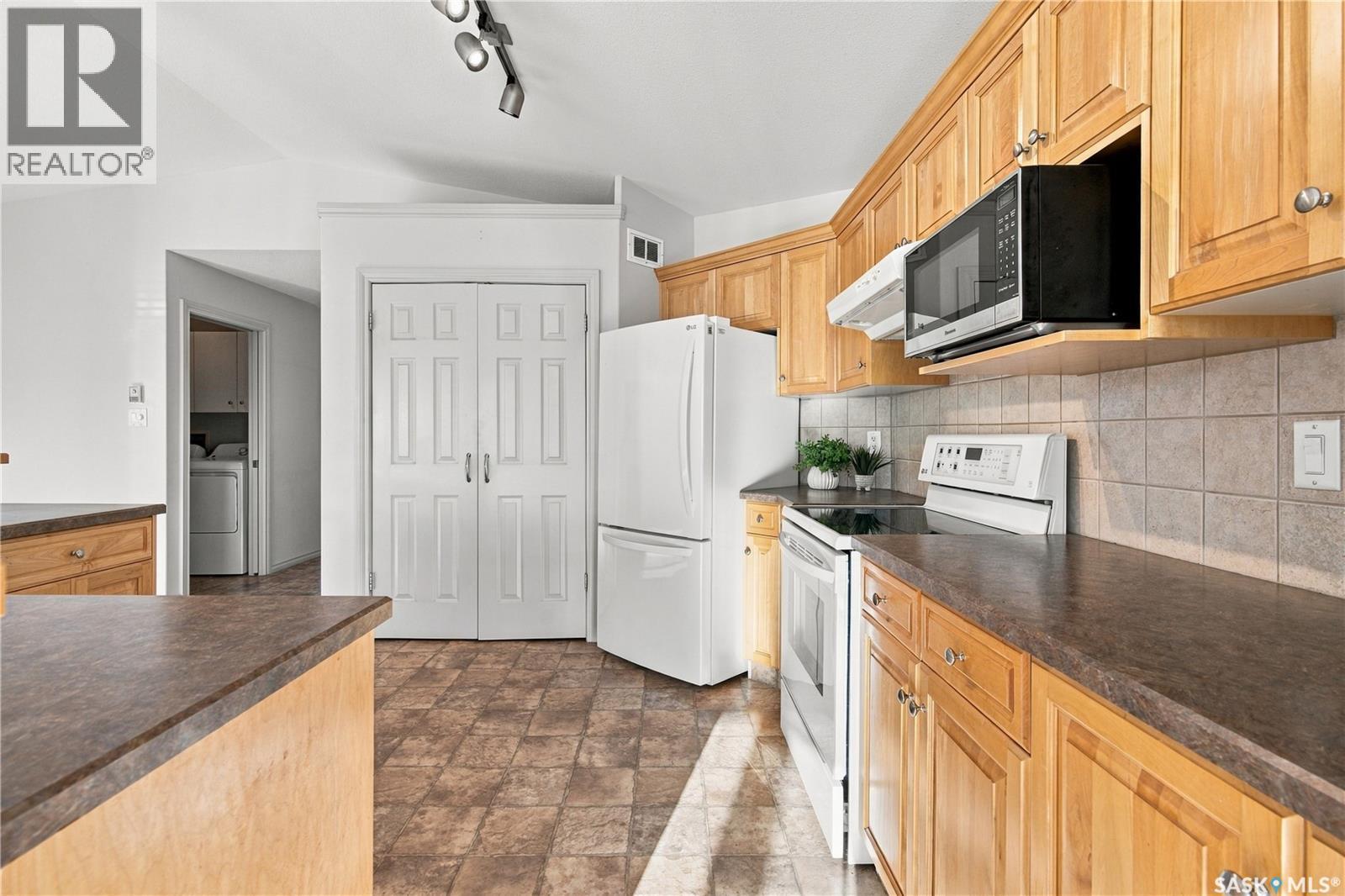 3144 Randall Road E, Regina, Saskatchewan  S4V 2Y9 - Photo 5 - SK051812