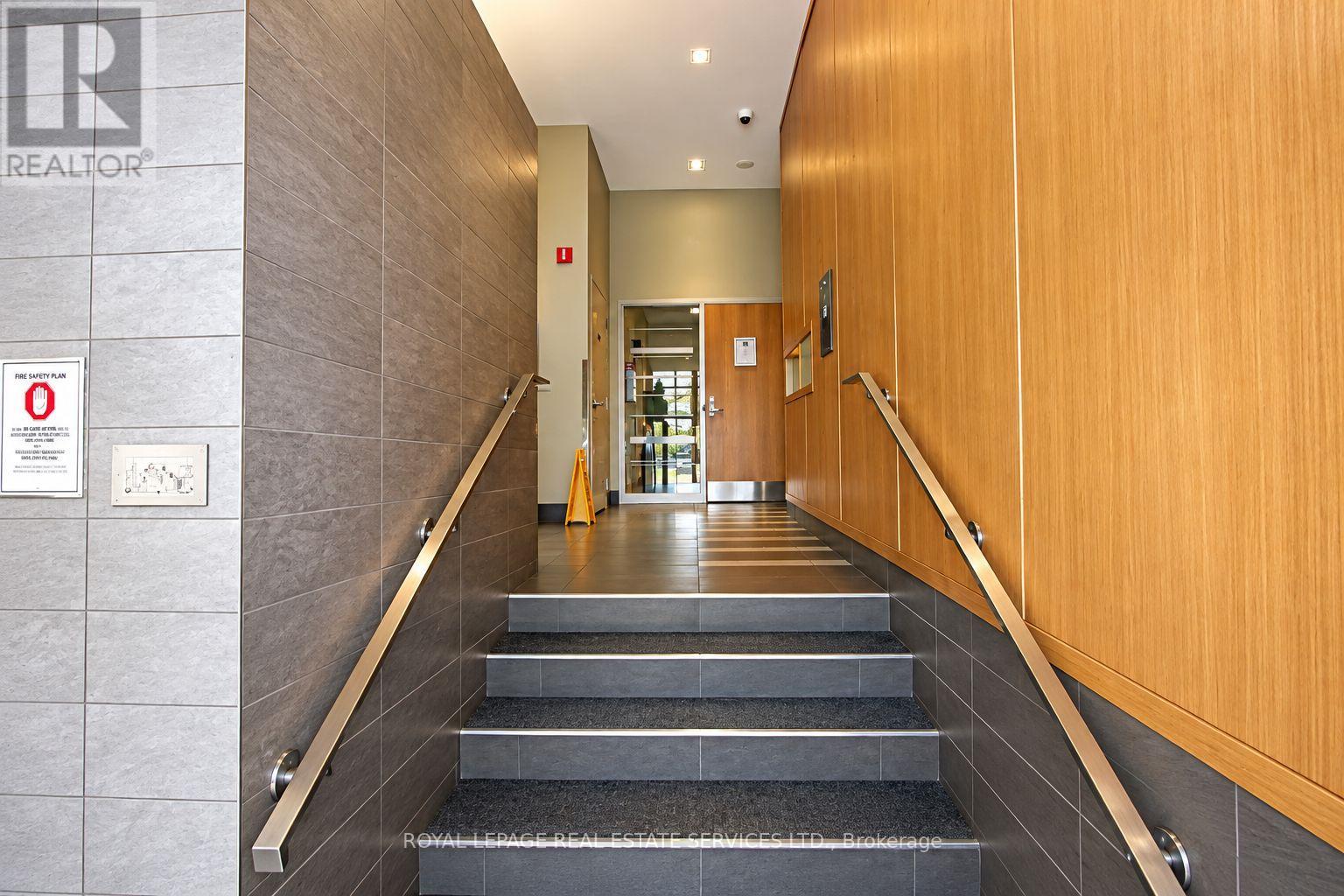 1005 - 4 Elsinore Path, Toronto, Ontario  M8V 4G7 - Photo 3 - W14111068