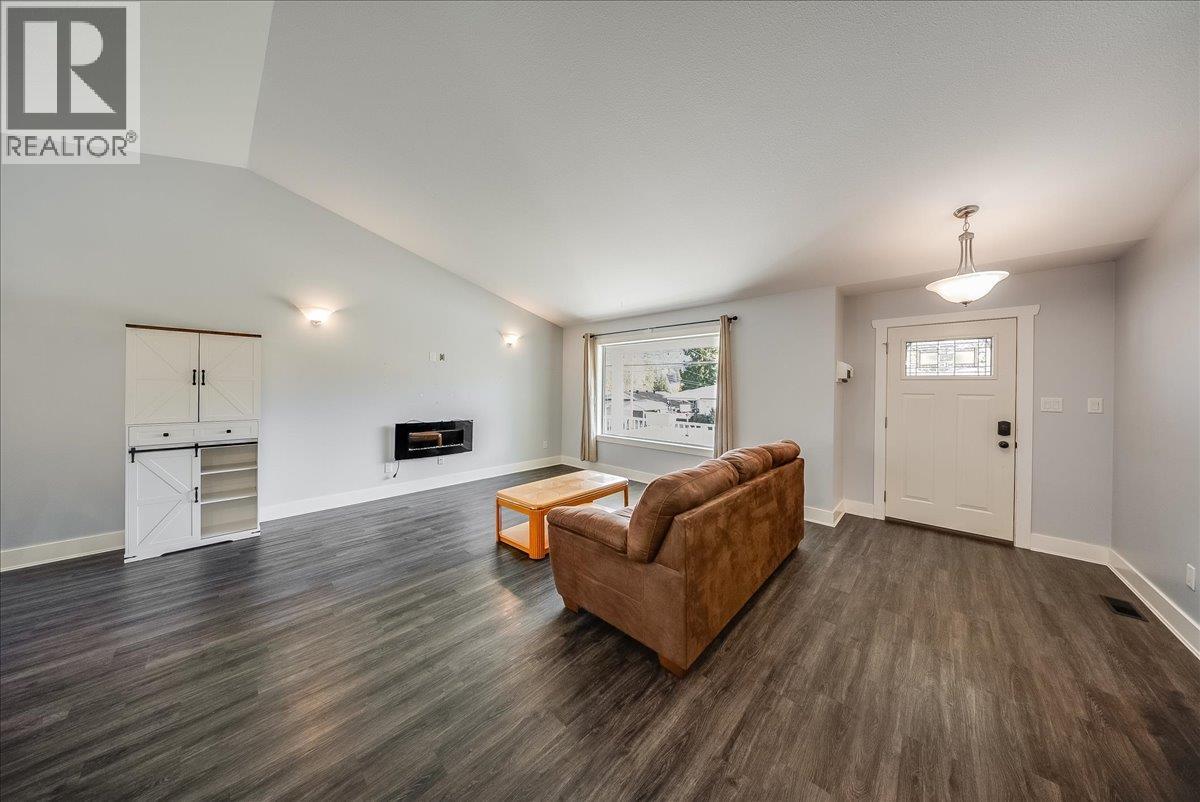 1835 First Street, Fruitvale, British Columbia V0G 1L0 - Photo 12 - 10404398
