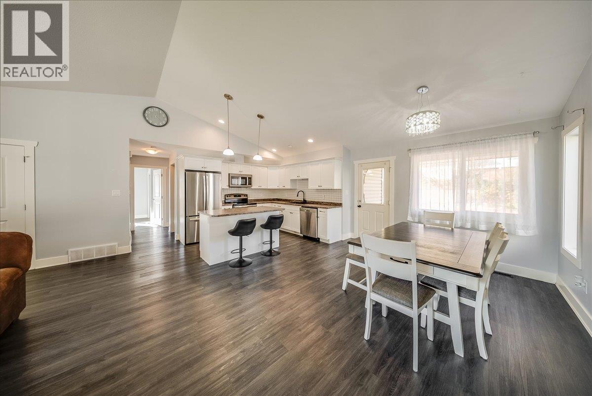 1835 First Street, Fruitvale, British Columbia V0G 1L0 - Photo 15 - 10404398